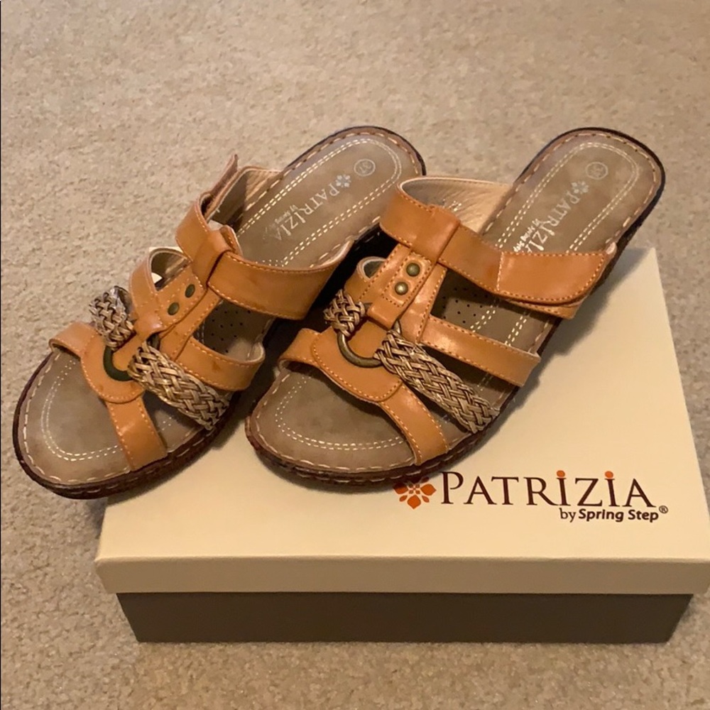 NIB tan sandals